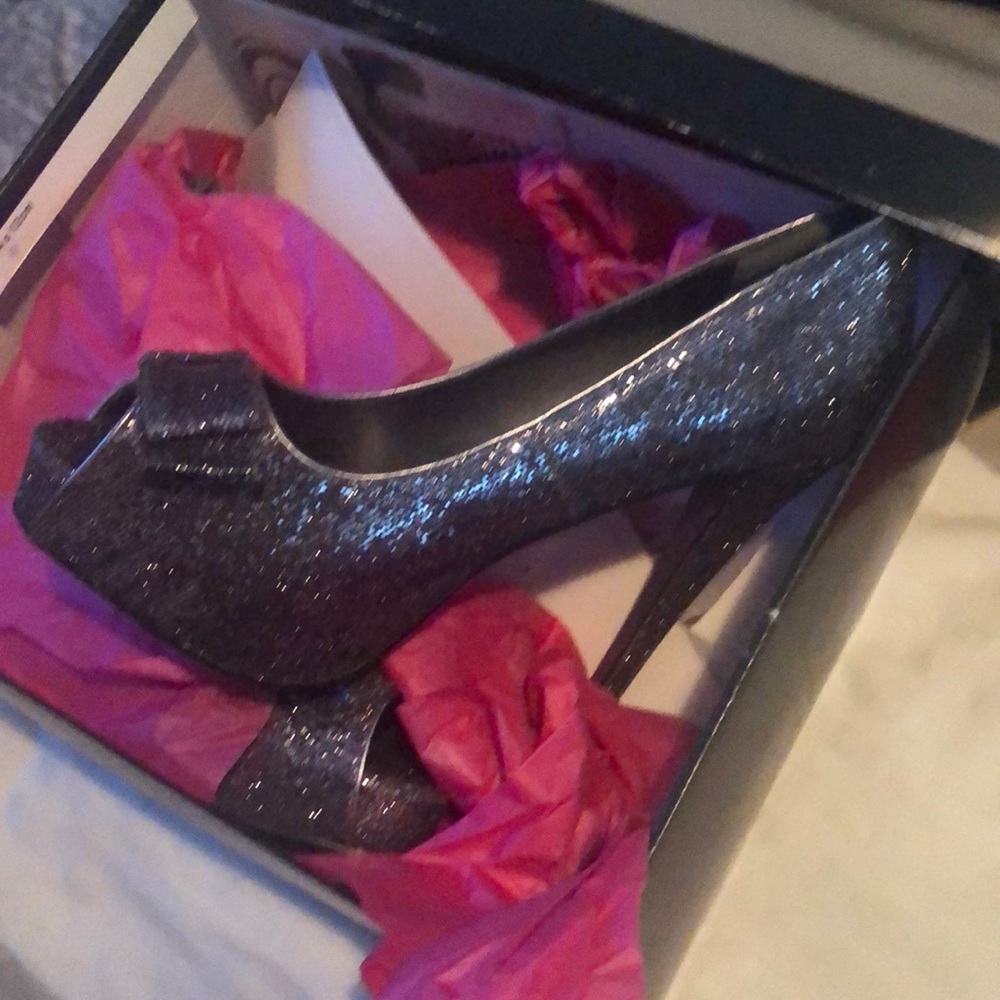 Sparkly silver shoe with bow